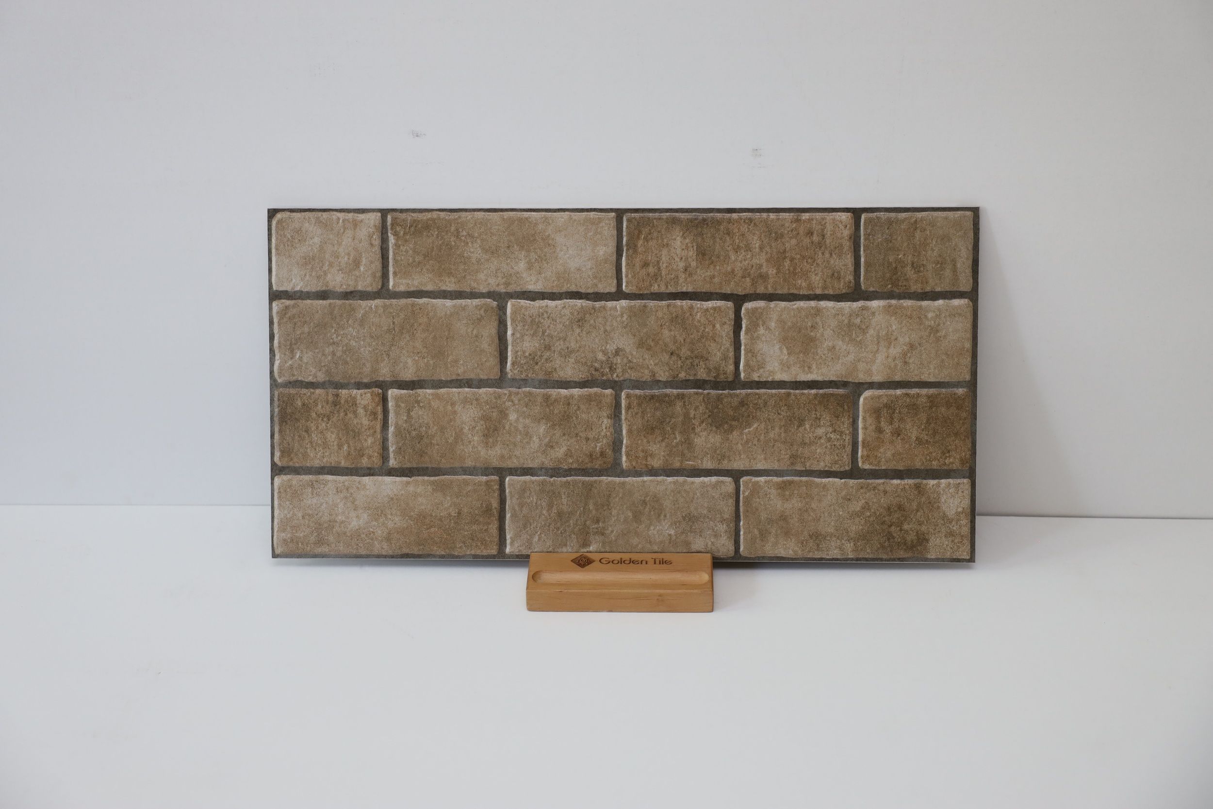 Плитка Brickwall бежевый 300х600х7