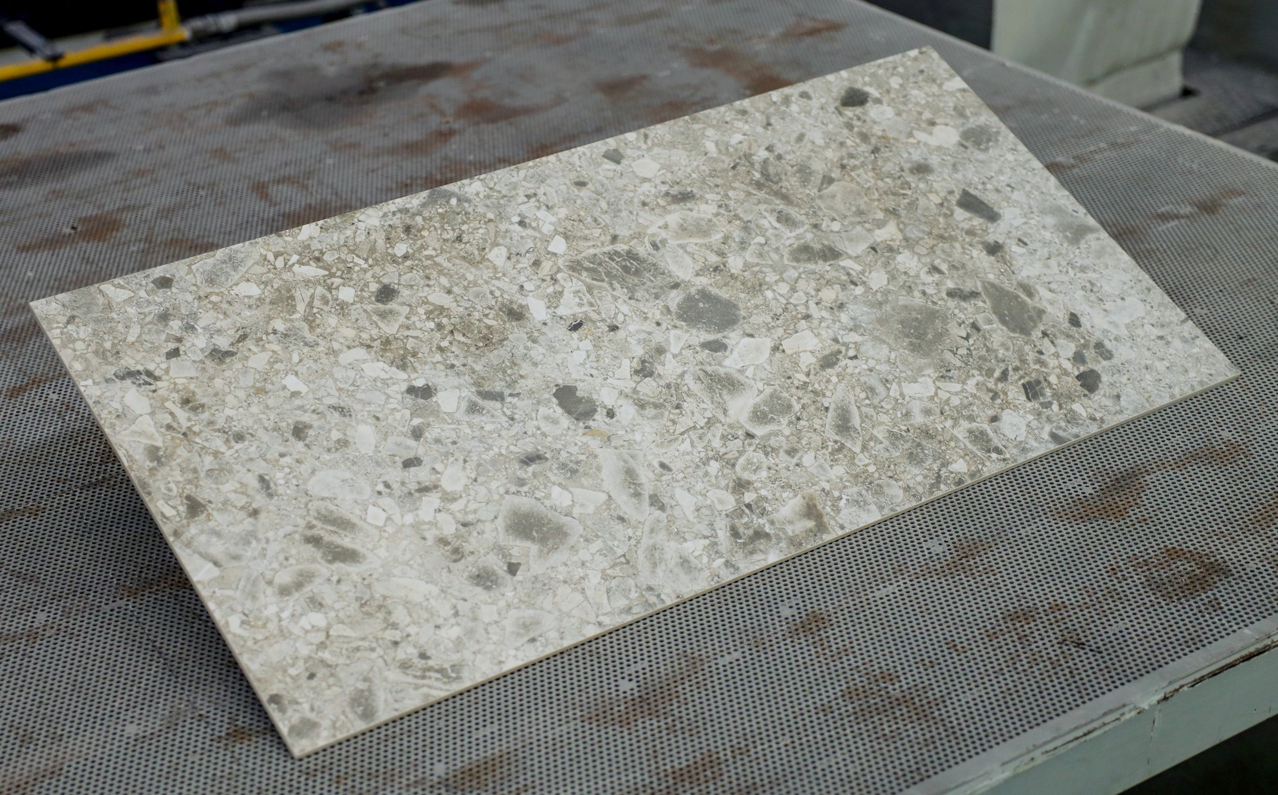 Pebbles Extra Grande gray-brown 1200х600х8