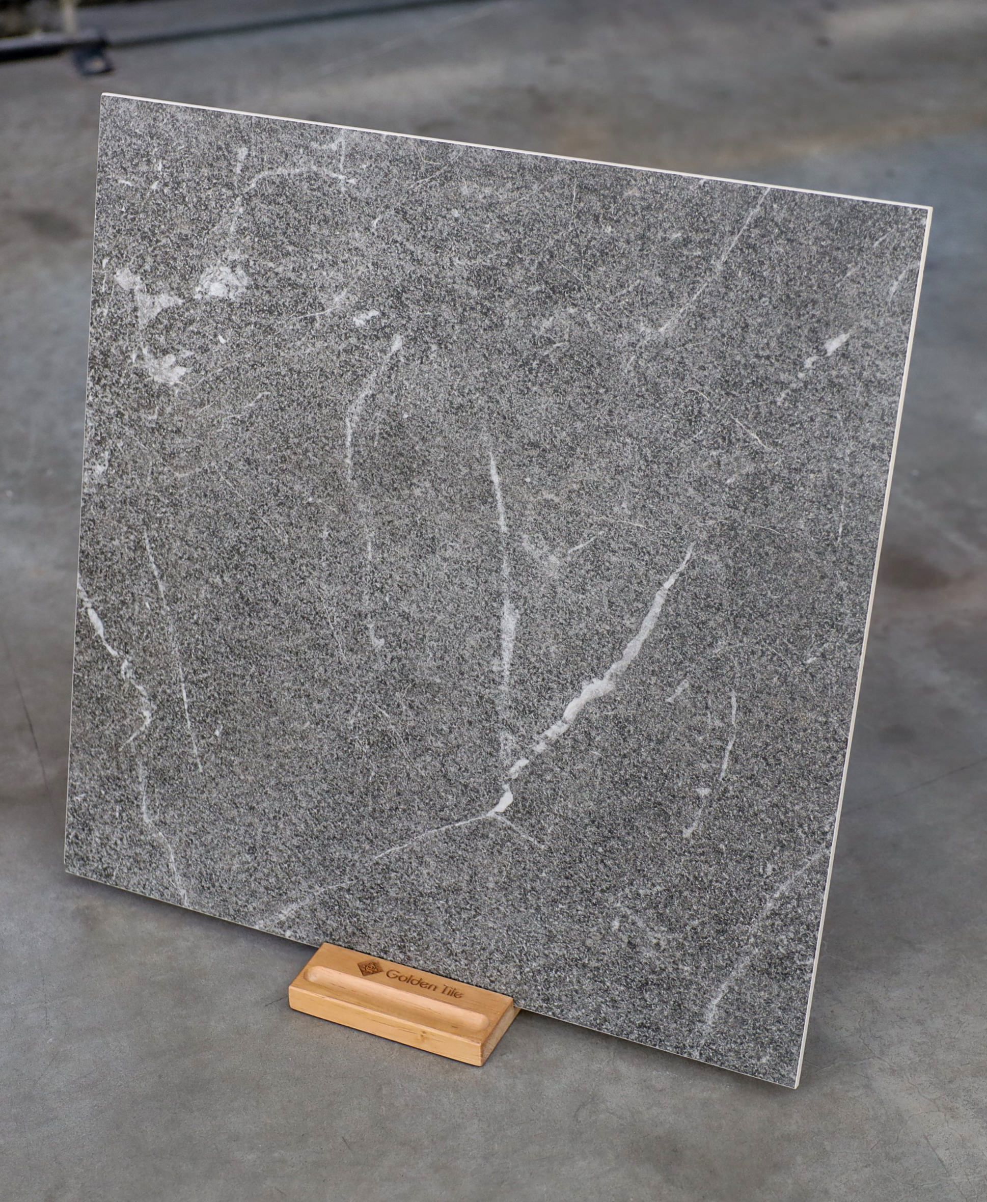 Плитка Nordstone серая 600х600х8